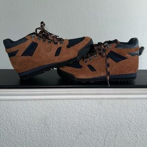 Sz 11 new balance boots